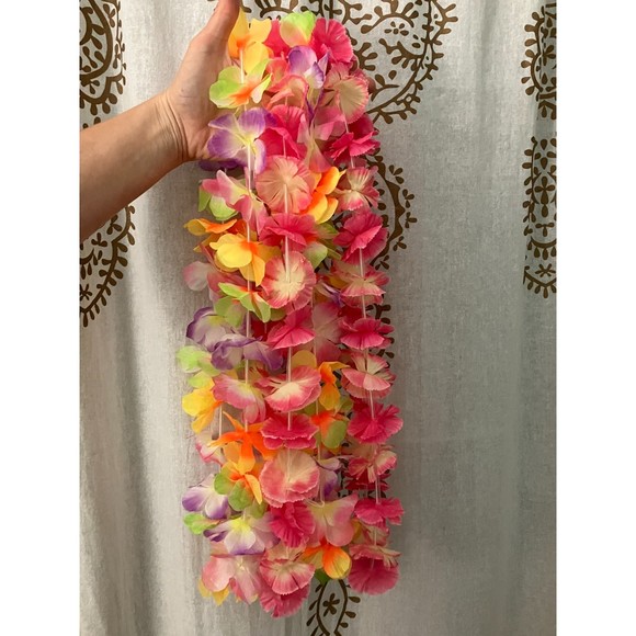 Vintage Walt Disney World Resort Villas Paper Notepad + 4 Polynesian Flower Leis - Picture 7 of 8